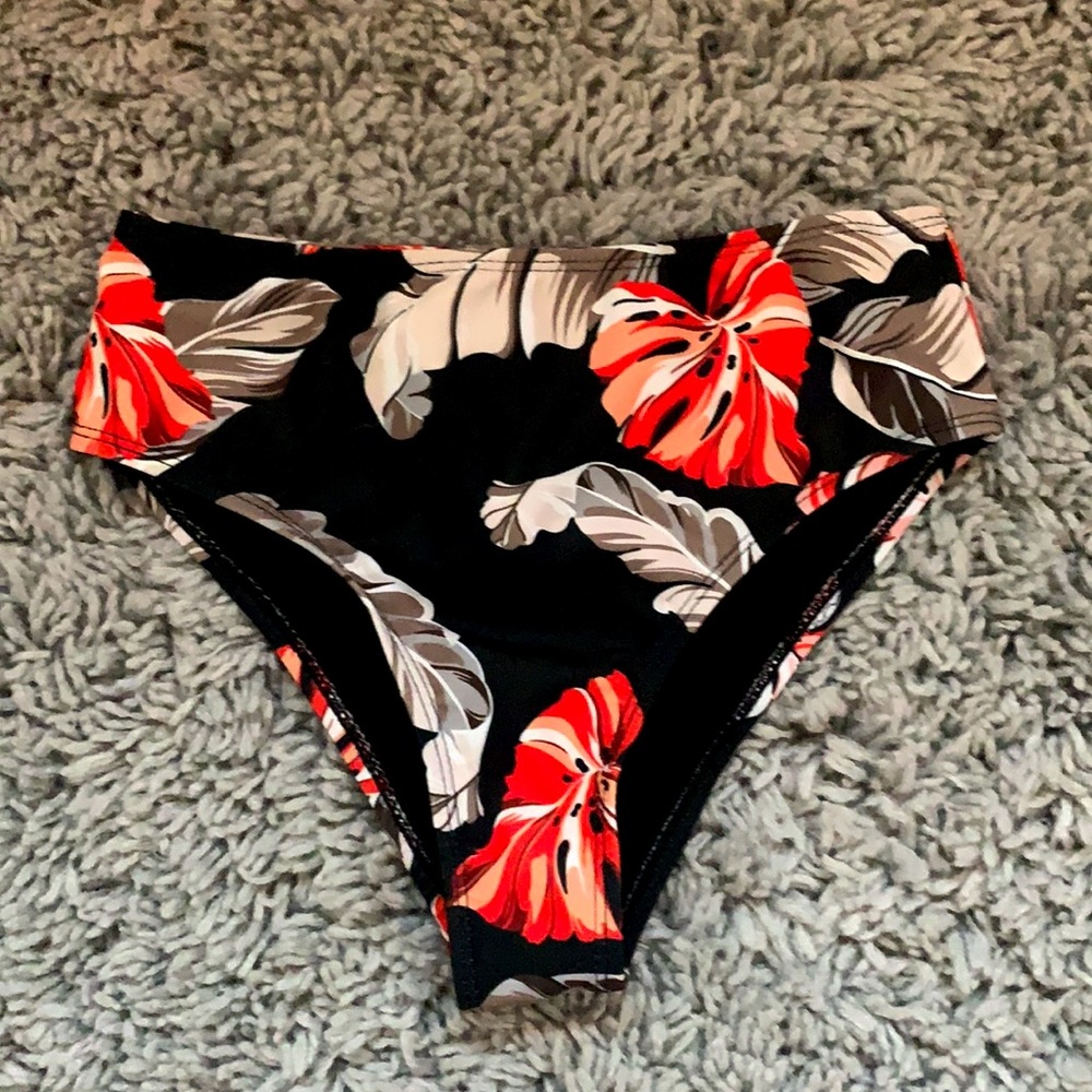 High wasted bikini bottoms. Size: Woman’s XS